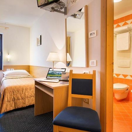 Hotel Cristallo Пейо Экстерьер фото