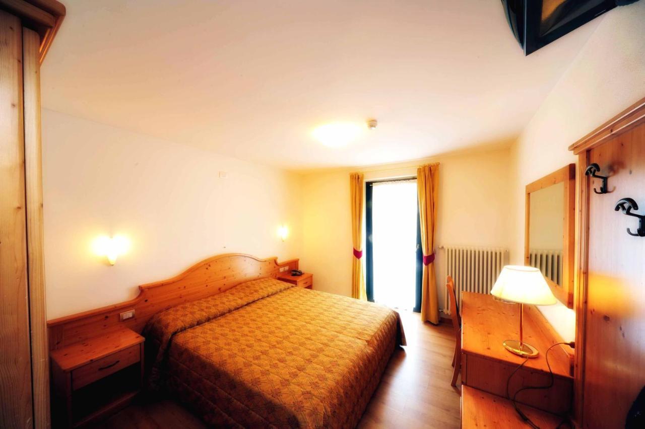 Hotel Cristallo Пейо Номер фото