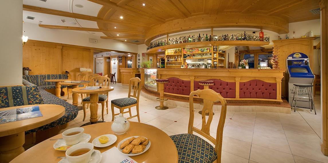 Hotel Cristallo Пейо Экстерьер фото